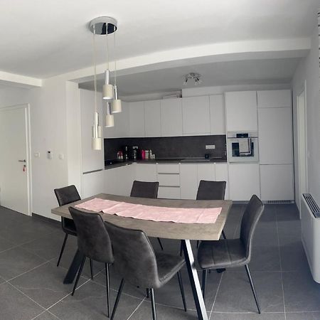 Apartmani Lana Rab Town Bagian luar foto