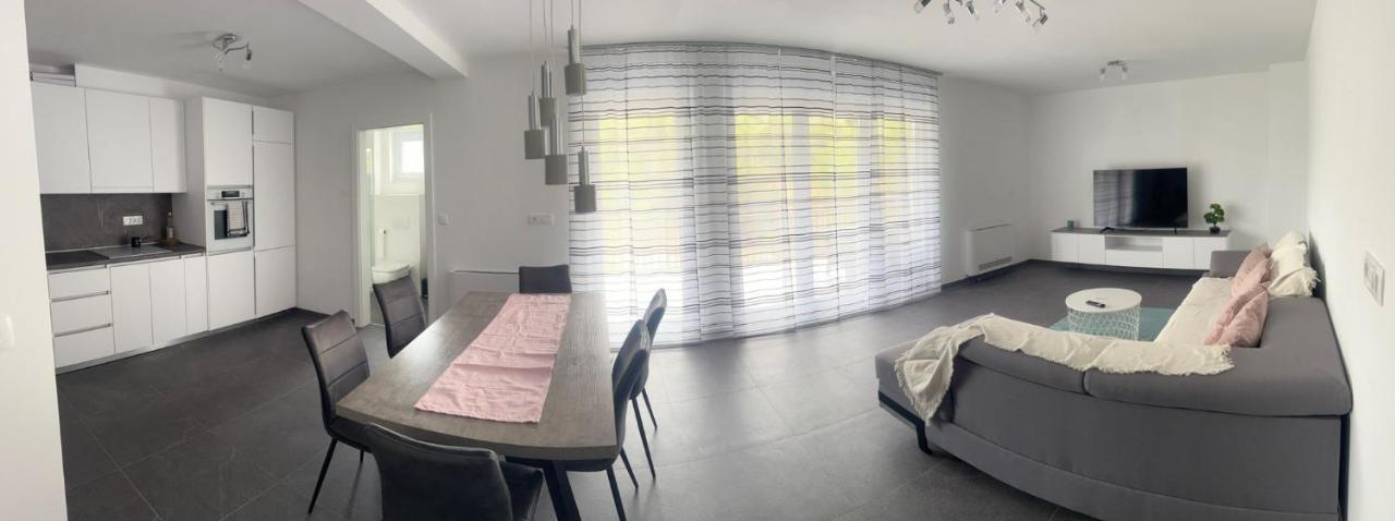 Apartmani Lana Rab Town Bagian luar foto