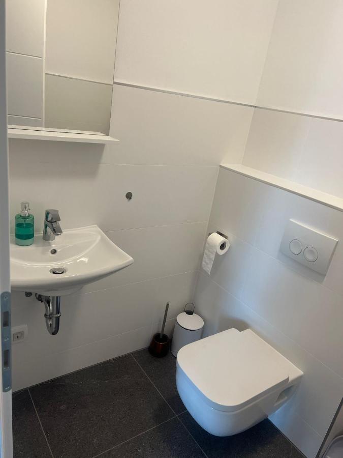 Apartmani Lana Rab Town Bagian luar foto