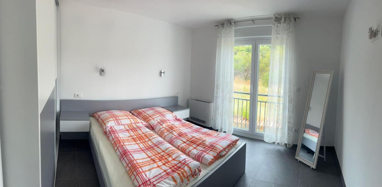 Apartmani Lana Rab Town Bagian luar foto