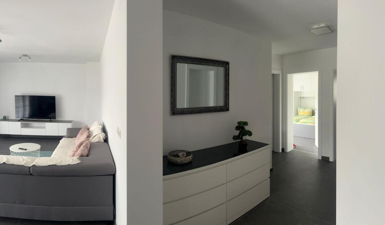 Apartmani Lana Rab Town Bagian luar foto