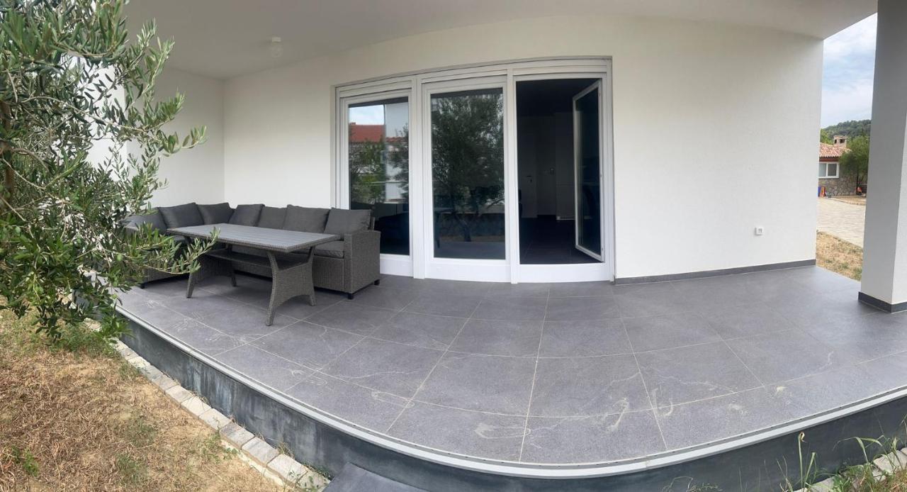 Apartmani Lana Rab Town Bagian luar foto