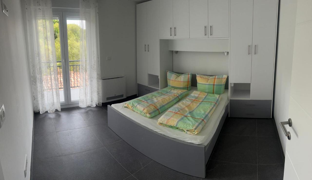 Apartmani Lana Rab Town Bagian luar foto